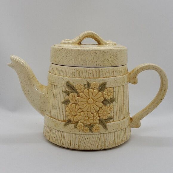 Signed Vintage 1981 Hand Made Ceramic Woodland Flowered Teapot or Planter - Picture 11 of 11